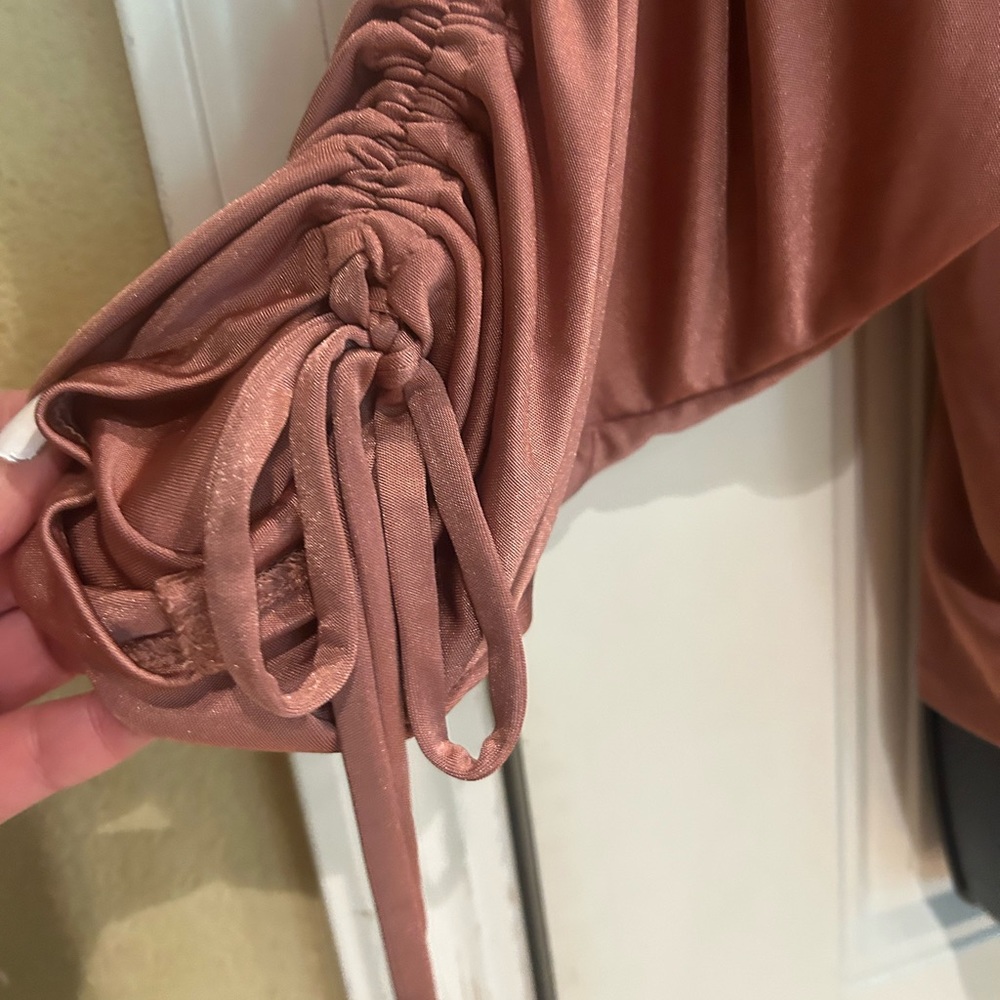 Express Flowy Ruched Sleeves Top - Picture 2 of 8